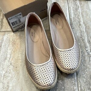NWT Danelly Adira Rose Gold Clarks Slip On Shoes sz 9